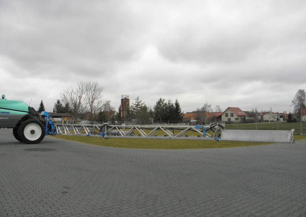 Penyemprot self-propelled Berthoud Raptor 4240 36 M, GPS Trimble Automatyczne wylaczanie sekcji, Nie Malowany, Stan Bardzo Dobry: gambar 15 Penyemprot self-propelled Berthoud Raptor 4240 36 M, GPS Trimble Automatyczne wylaczanie sekcji, Nie Malowany, Stan Bardzo Dobry: gambar 15