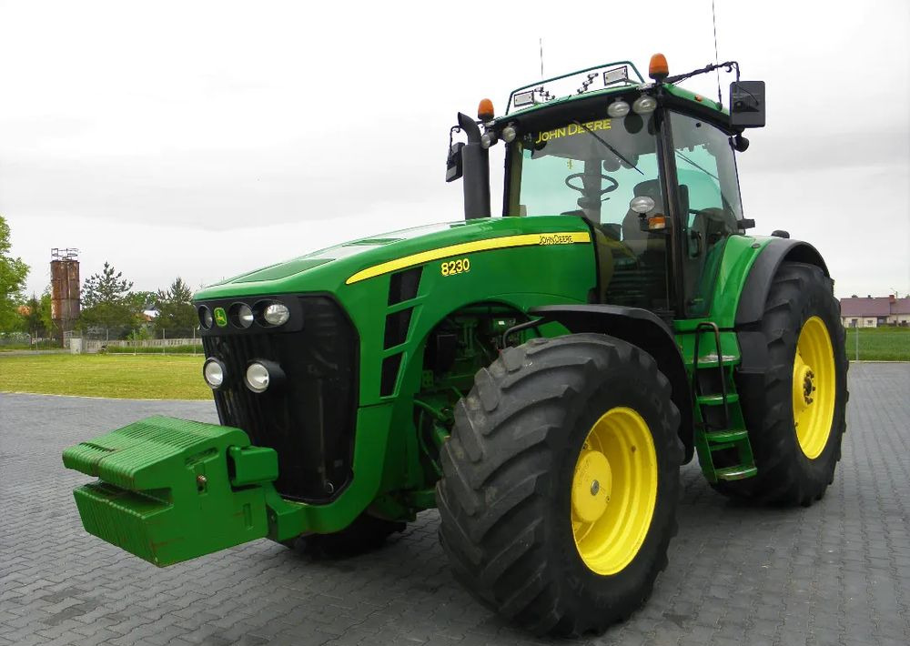 John Deere 8230 POWERSHIFT , Amortyzowna przednia os, Nie Malowany , Stan Bardzo Dobry - Traktor: gambar 5 John Deere 8230 POWERSHIFT , Amortyzowna przednia os, Nie Malowany , Stan Bardzo Dobry - Traktor: gambar 5
