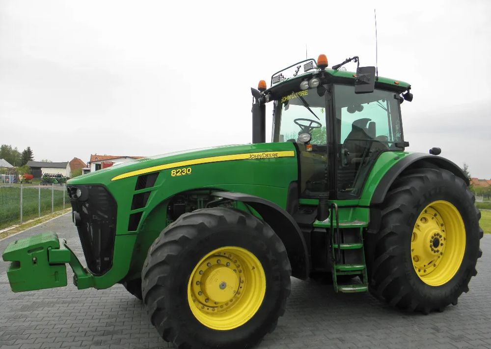 John Deere 8230 POWERSHIFT , Amortyzowna przednia os, Nie Malowany , Stan Bardzo Dobry - Traktor: gambar 3 John Deere 8230 POWERSHIFT , Amortyzowna przednia os, Nie Malowany , Stan Bardzo Dobry - Traktor: gambar 3