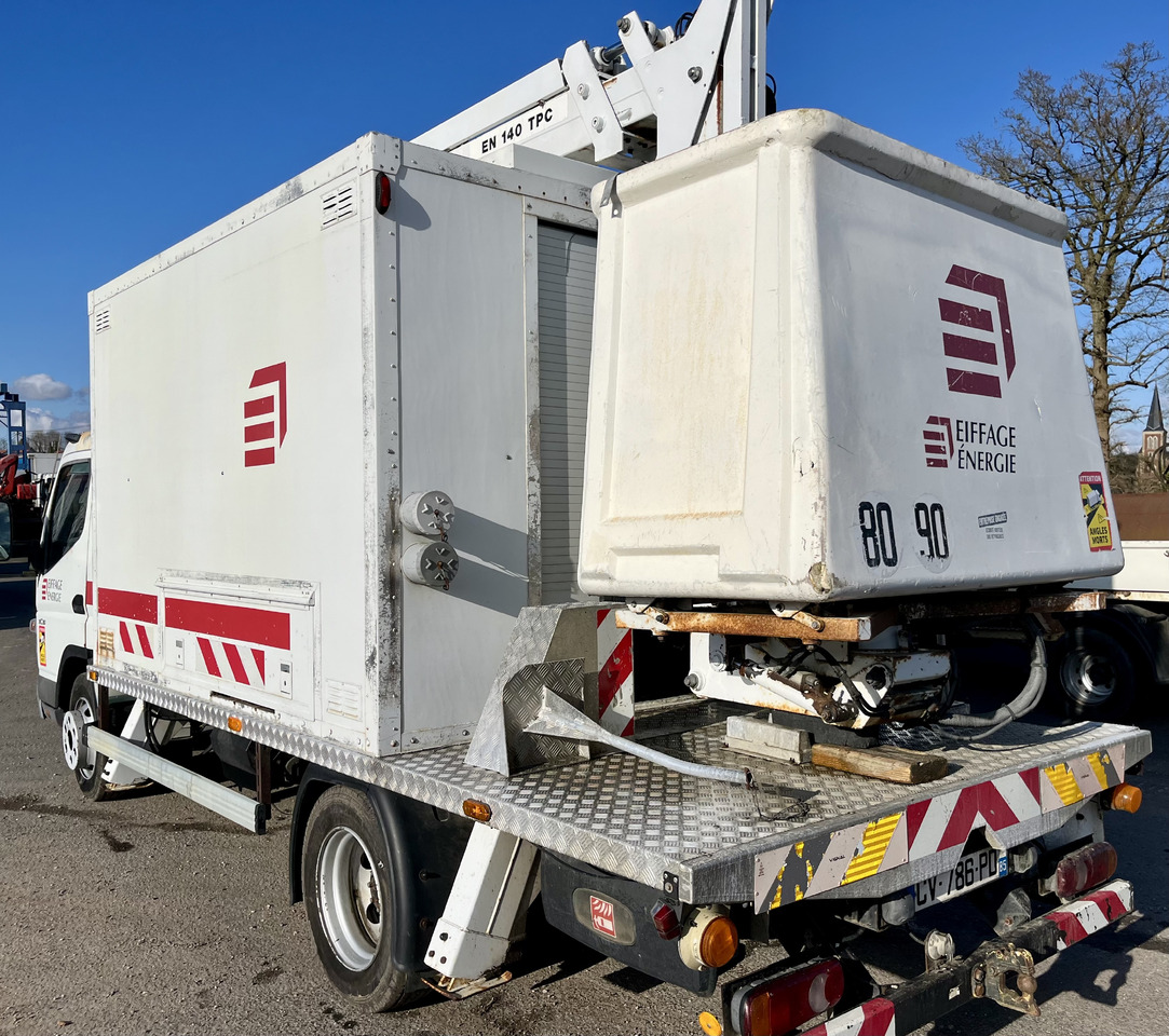 Platform udara yang dipasang di truk Mitsubishi Canter 7c15: gambar 6