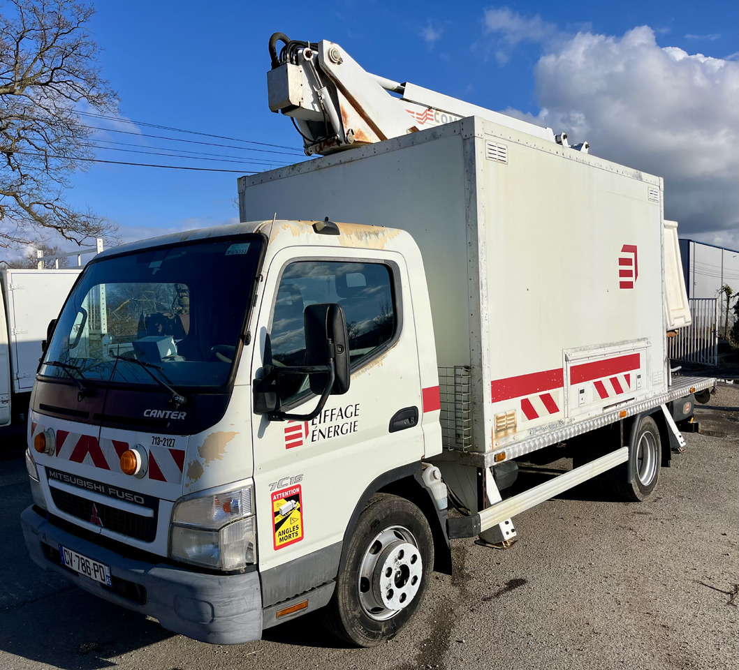 Mitsubishi Canter 7c15 - Platform udara yang dipasang di truk: gambar 1 Mitsubishi Canter 7c15 - Platform udara yang dipasang di truk: gambar 1