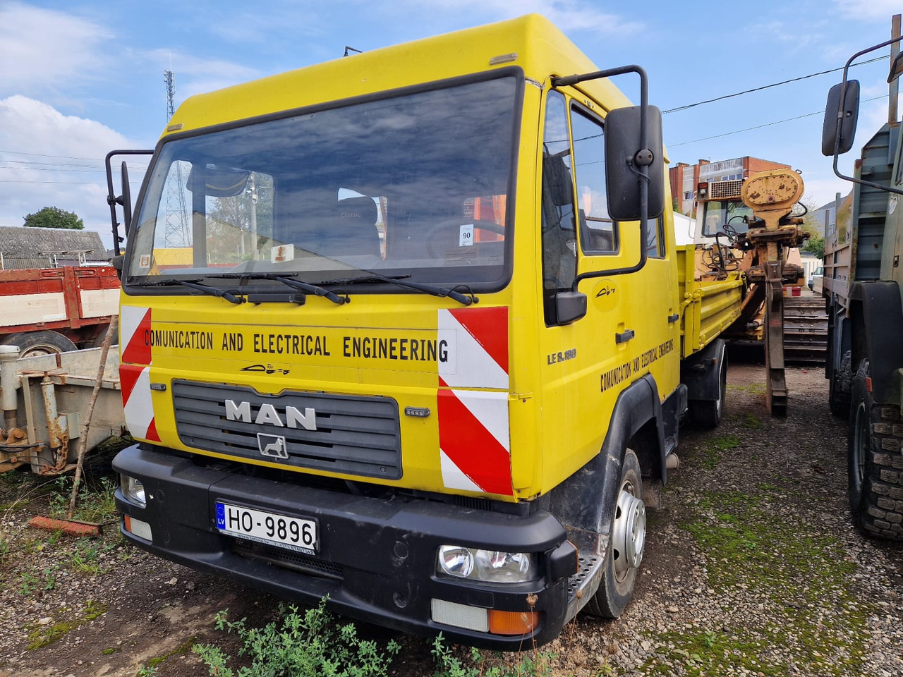 MAN Le 8.180 - Truk jungkit: gambar 1 MAN Le 8.180 - Truk jungkit: gambar 1