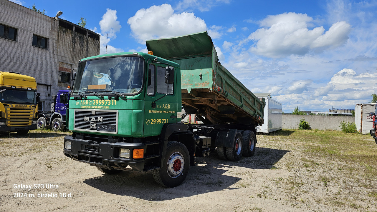 MAN 26.322 - Truk jungkit: gambar 1 MAN 26.322 - Truk jungkit: gambar 1