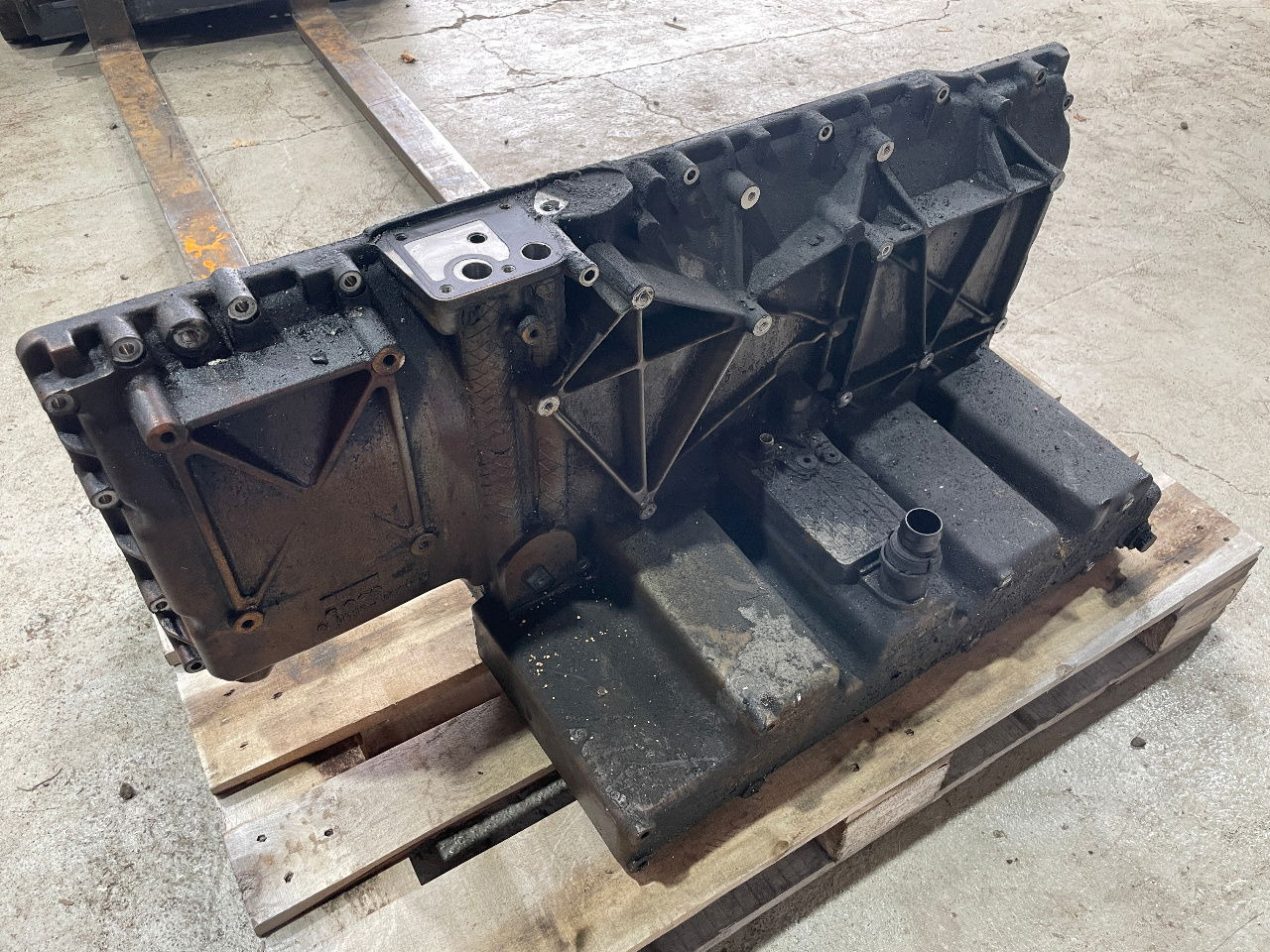 MAN Ölwanne MAN Motor D2066 D 2066HLA EEV Euro 6 LUH 52 LUH 50 - Wajan minyak untuk Bus: gambar 3 MAN Ölwanne MAN Motor D2066 D 2066HLA EEV Euro 6 LUH 52 LUH 50 - Wajan minyak untuk Bus: gambar 3