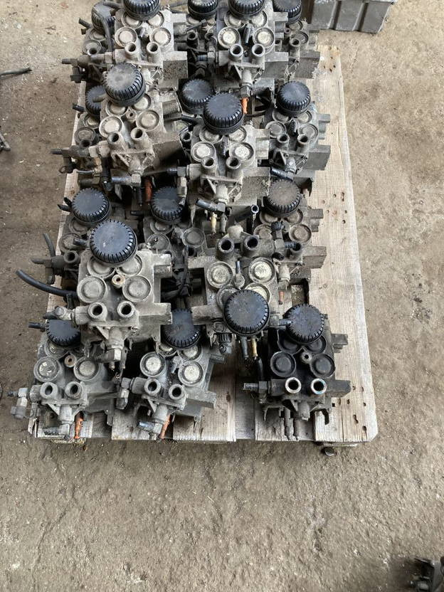 Wabco Wabco Achsmodulator Mercedes Citaro 4801030110 Modulator Actros EBS 480103 - Suku cadang untuk Bus: gambar 1 Wabco Wabco Achsmodulator Mercedes Citaro 4801030110 Modulator Actros EBS 480103 - Suku cadang untuk Bus: gambar 1