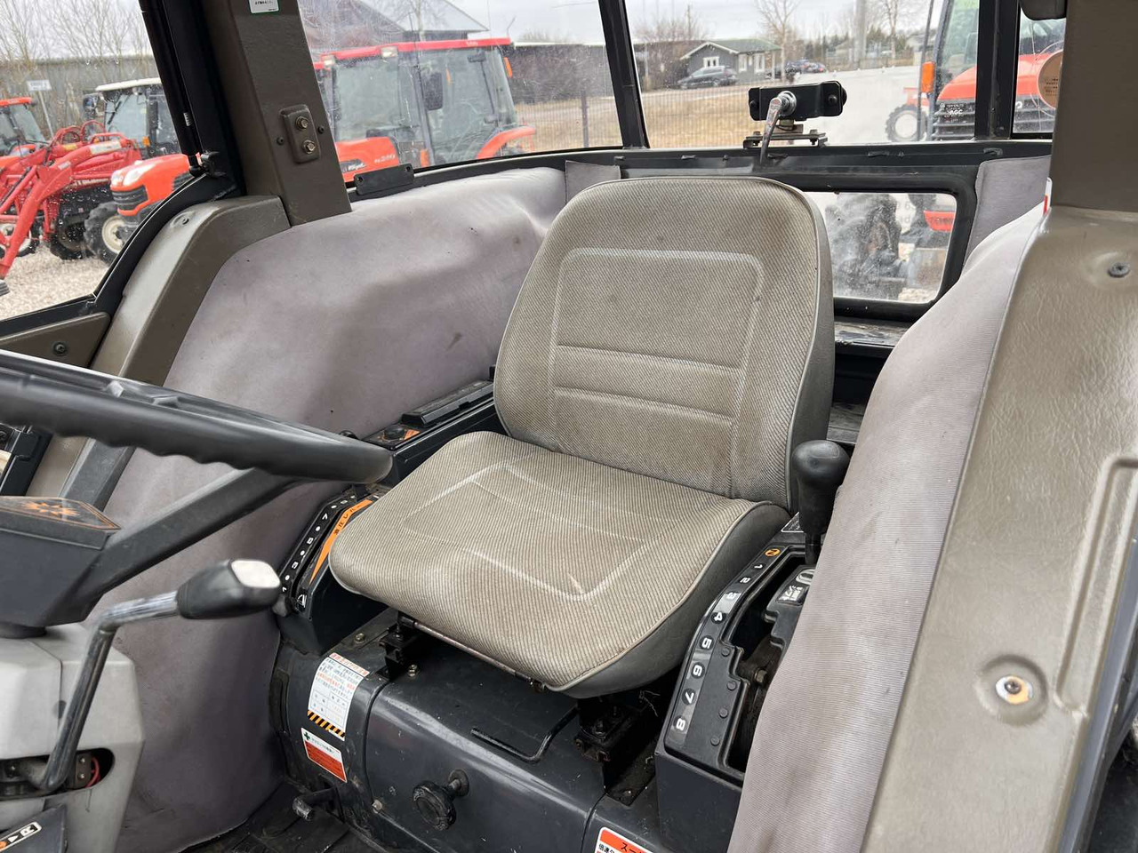 Kubota GL53 - Traktor terlacak: gambar 4 Kubota GL53 - Traktor terlacak: gambar 4