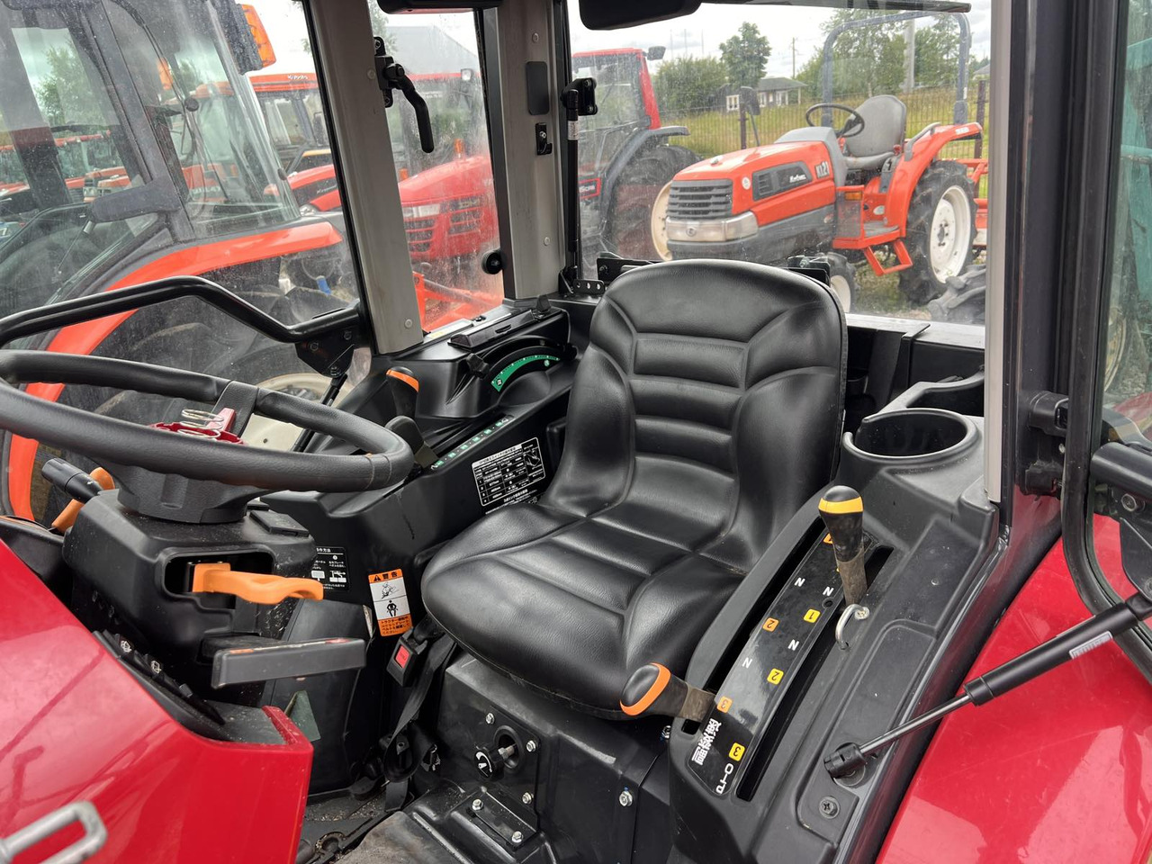 Yanmar YT225 - Traktor kompak: gambar 3 Yanmar YT225 - Traktor kompak: gambar 3