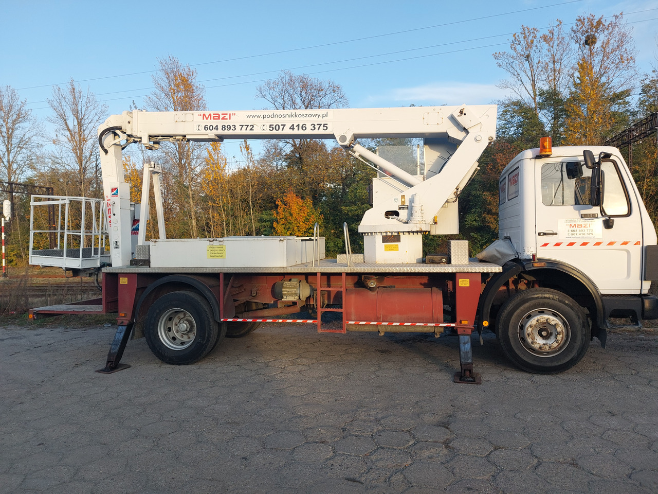 Wumag Mercedes 1414, 400V Wumag WT220 hydraulik - Platform udara yang dipasang di truk: gambar 5 Wumag Mercedes 1414, 400V Wumag WT220 hydraulik - Platform udara yang dipasang di truk: gambar 5