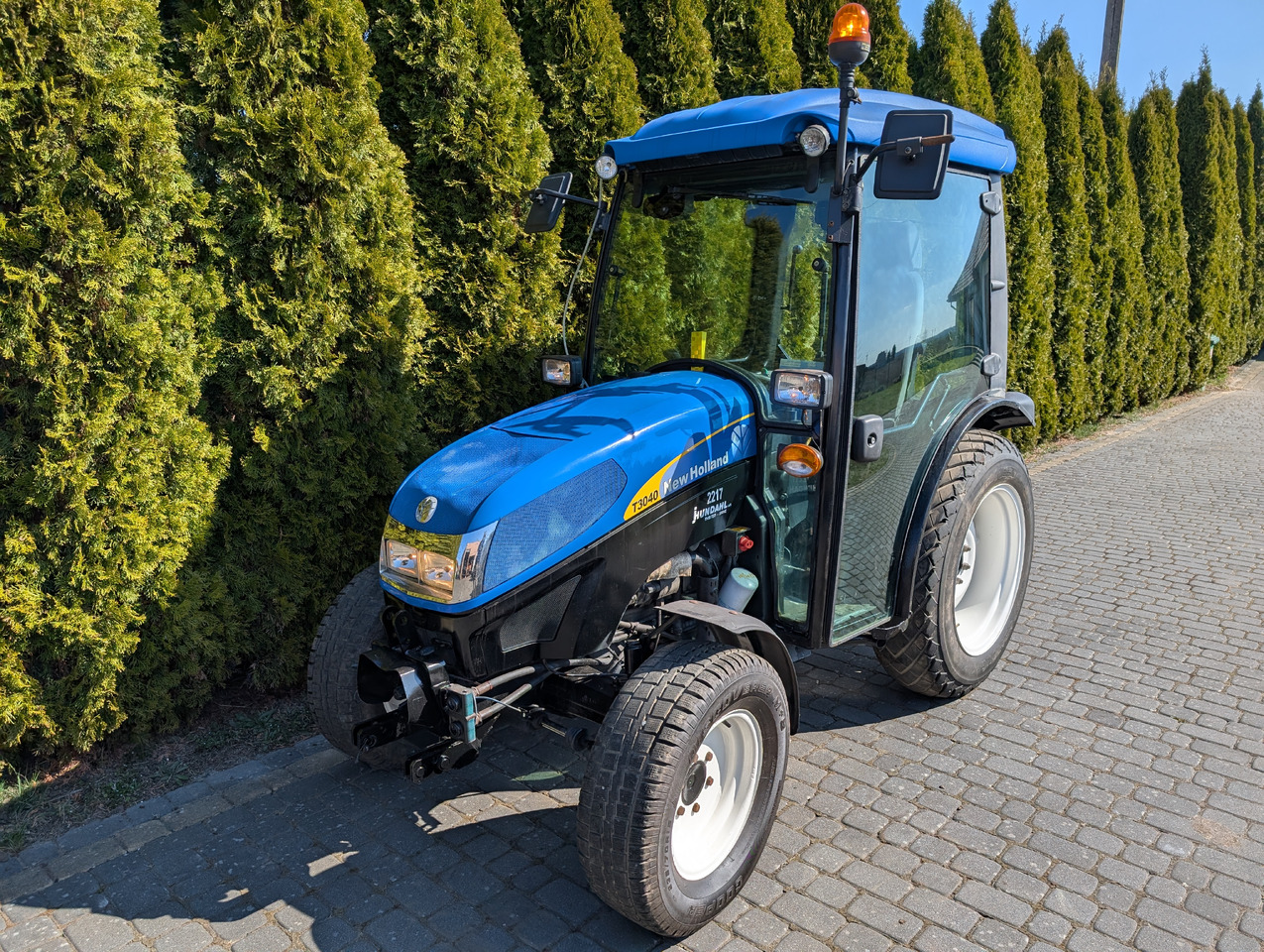 New Holland T3040F - Traktor kompak: gambar 1 New Holland T3040F - Traktor kompak: gambar 1