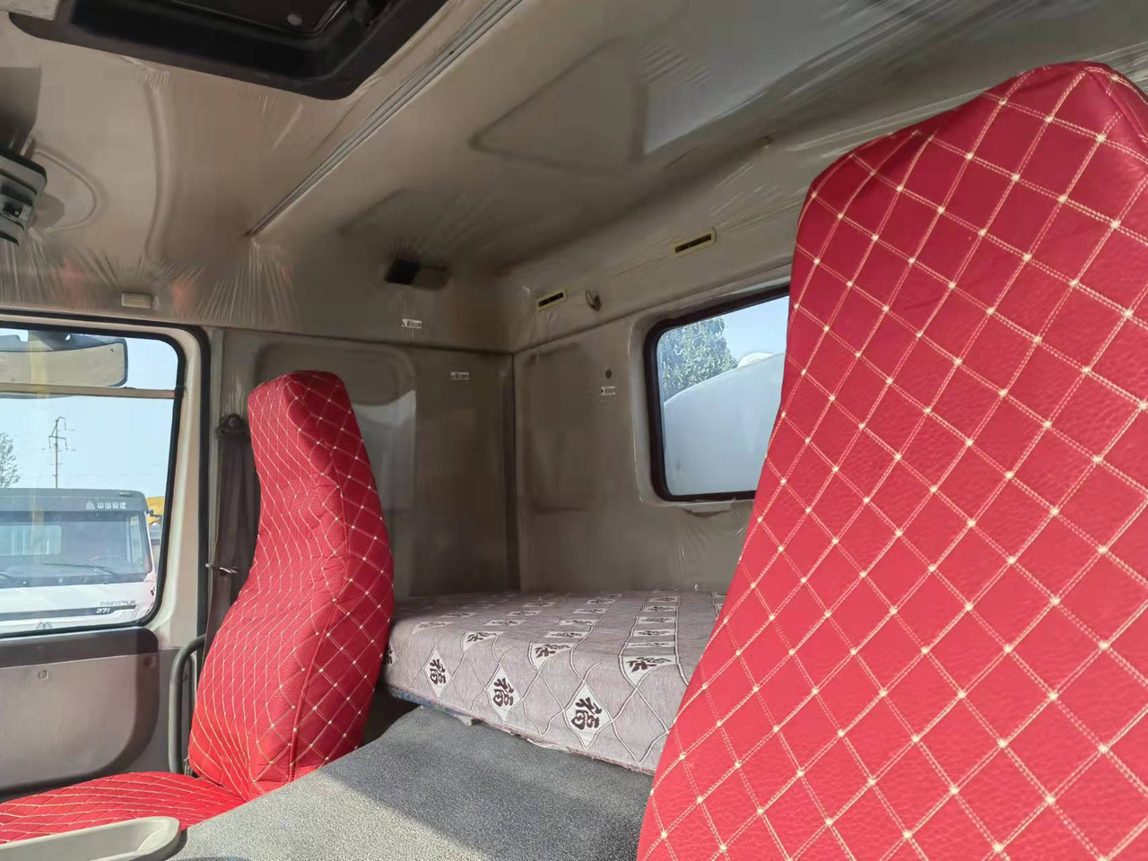 HOWO 336-371 - Truk tangki: gambar 4 HOWO 336-371 - Truk tangki: gambar 4