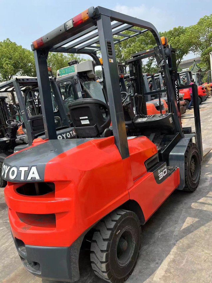 Toyota FDZN30 - Forklift diesel: gambar 3 Toyota FDZN30 - Forklift diesel: gambar 3