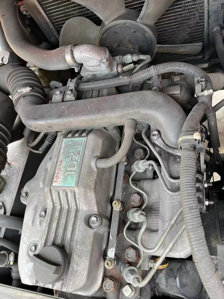Toyota FDZN30 - Forklift diesel: gambar 4 Toyota FDZN30 - Forklift diesel: gambar 4