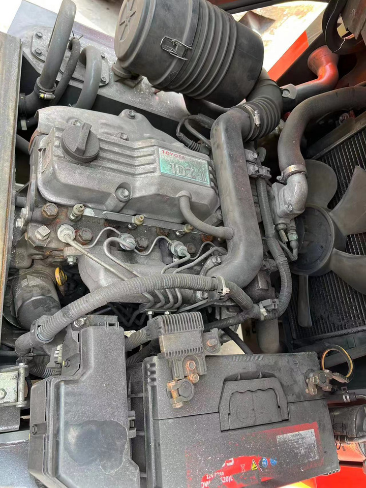 Toyota FDZN30 - Forklift diesel: gambar 5 Toyota FDZN30 - Forklift diesel: gambar 5