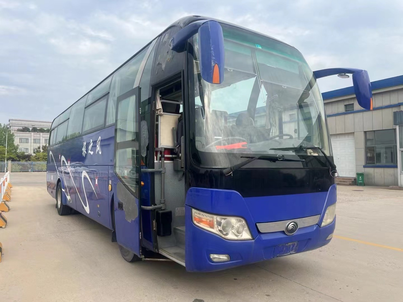 YUTONG ZK6110 - Bus pariwisata: gambar 1 YUTONG ZK6110 - Bus pariwisata: gambar 1