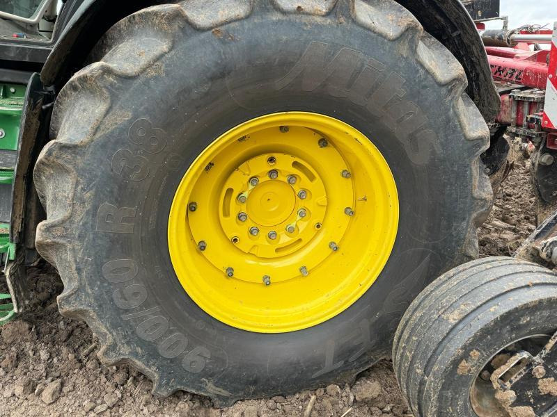 JOHN DEERE 6R250 - Traktor: gambar 5 JOHN DEERE 6R250 - Traktor: gambar 5