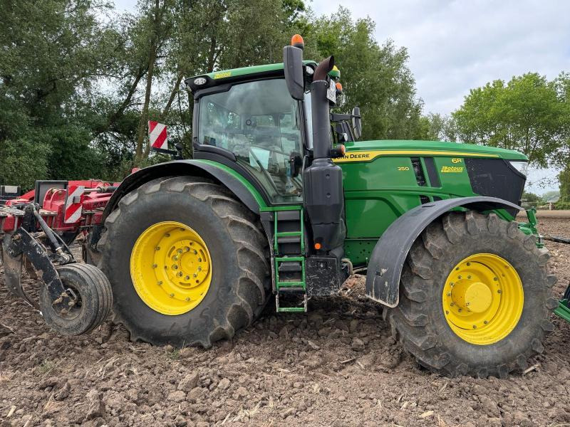 JOHN DEERE 6R250 - Traktor: gambar 1 JOHN DEERE 6R250 - Traktor: gambar 1