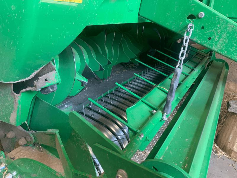 JOHN DEERE V461M - Baler bulat: gambar 2 JOHN DEERE V461M - Baler bulat: gambar 2