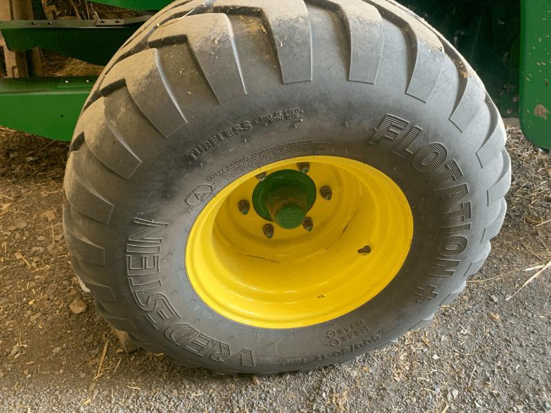 JOHN DEERE V461M - Baler bulat: gambar 5 JOHN DEERE V461M - Baler bulat: gambar 5