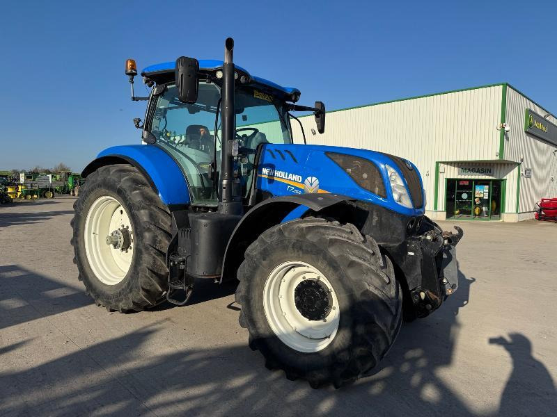 Traktor NEW-HOLLAND T7.260 PC: gambar 6 Traktor NEW-HOLLAND T7.260 PC: gambar 6