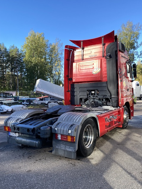 Mercedes-Benz 1832 Mega Space Cabin CLEAN - Tractor head: gambar 4 Mercedes-Benz 1832 Mega Space Cabin CLEAN - Tractor head: gambar 4