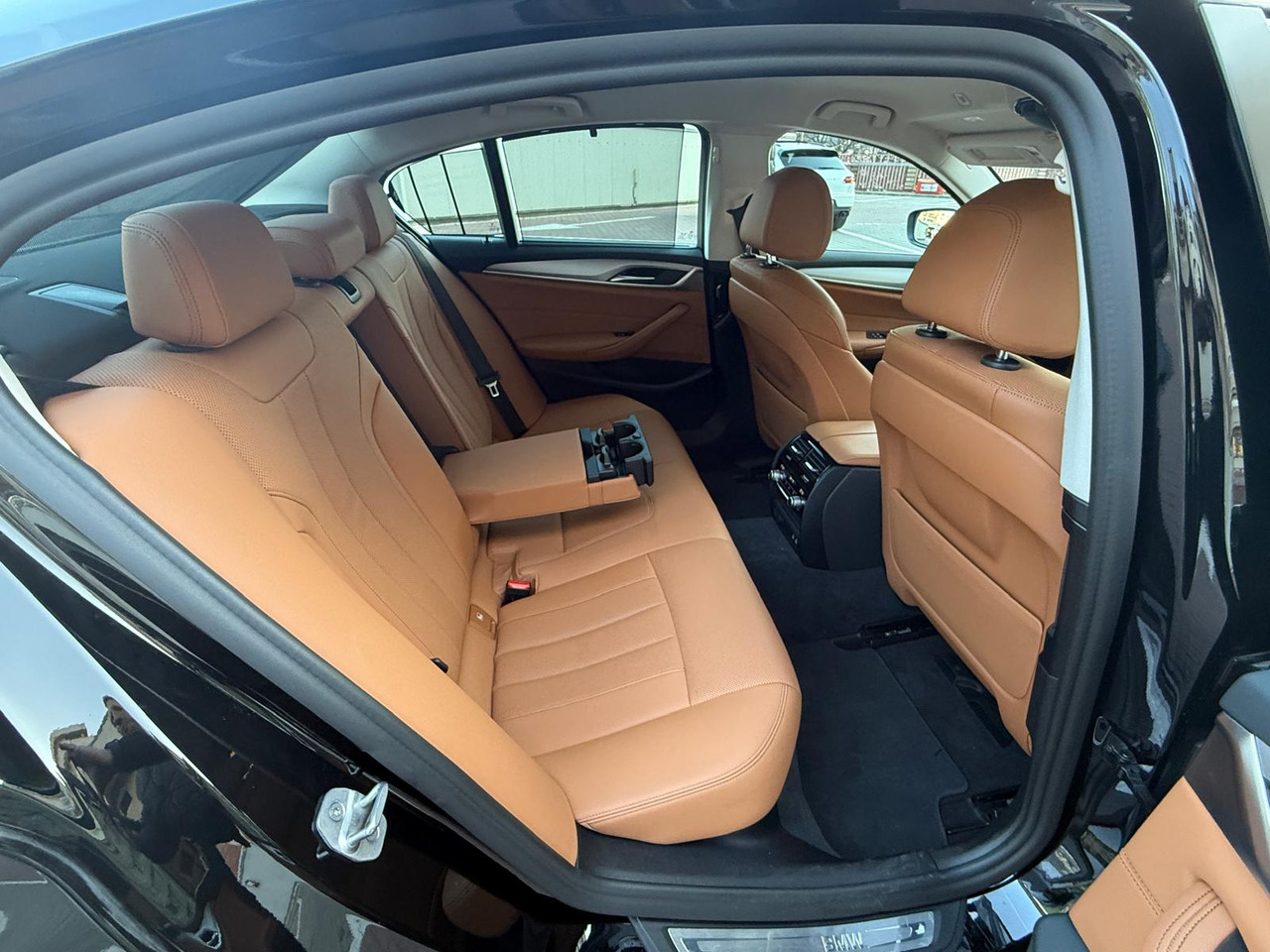 BMW 520D MILDHYBRID - Mobil sedan: gambar 3 BMW 520D MILDHYBRID - Mobil sedan: gambar 3