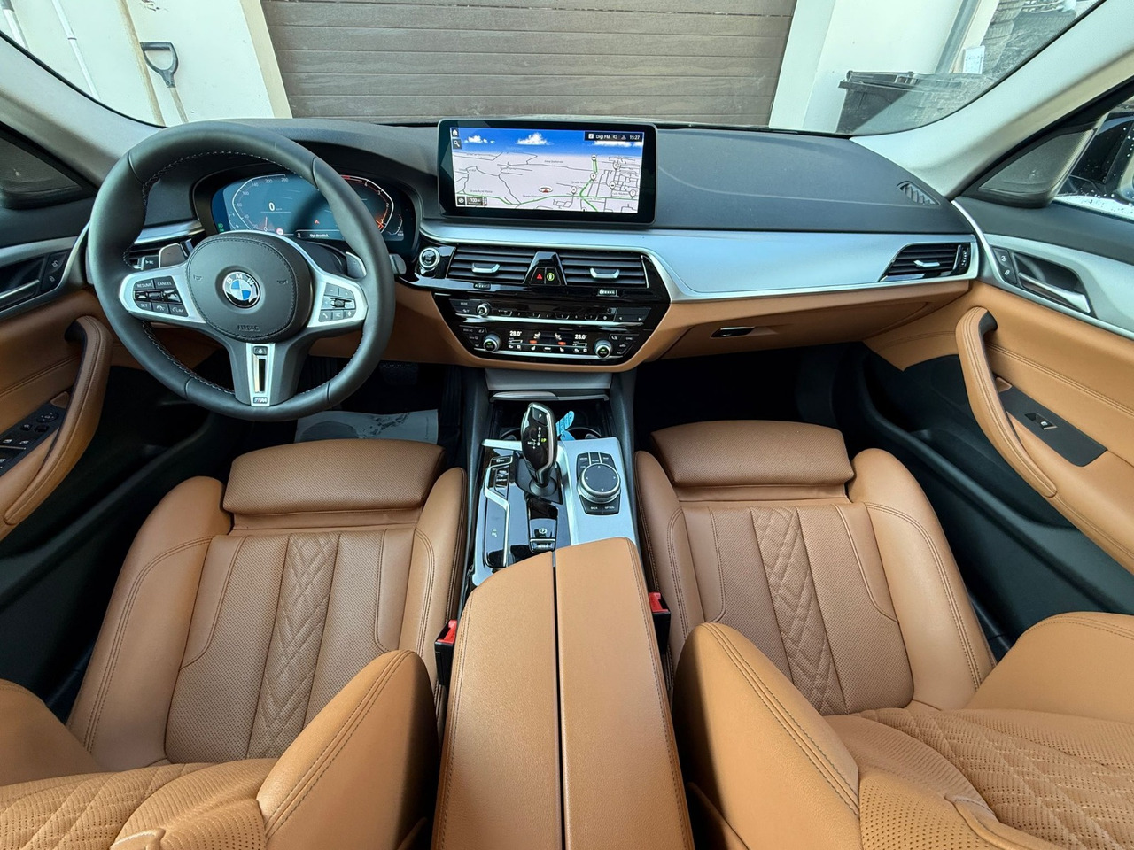 BMW 520D MILDHYBRID - Mobil sedan: gambar 5 BMW 520D MILDHYBRID - Mobil sedan: gambar 5
