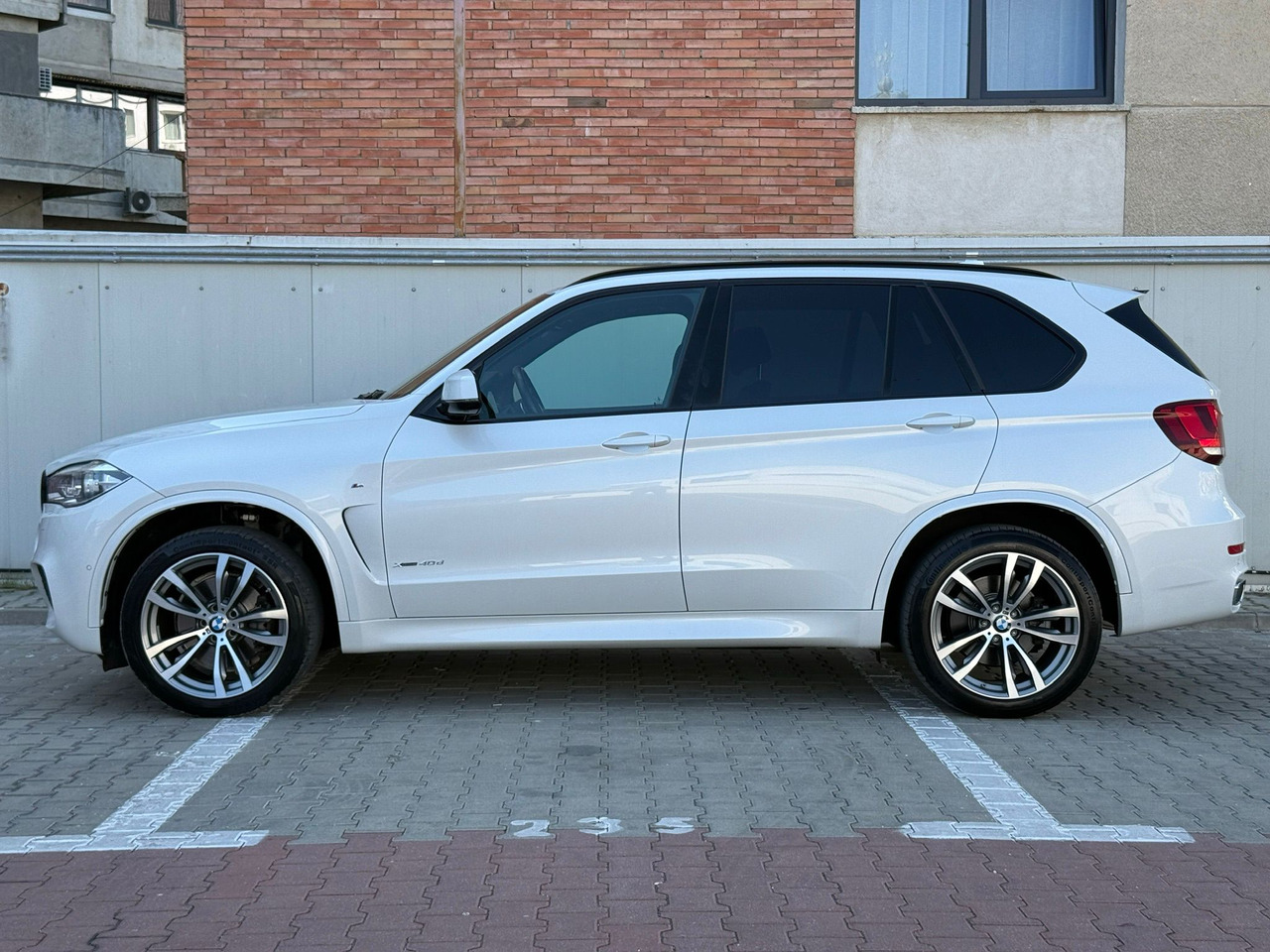 BMW X5 4.0 XDRIVE M PAKET - Mobil SUV: gambar 4 BMW X5 4.0 XDRIVE M PAKET - Mobil SUV: gambar 4