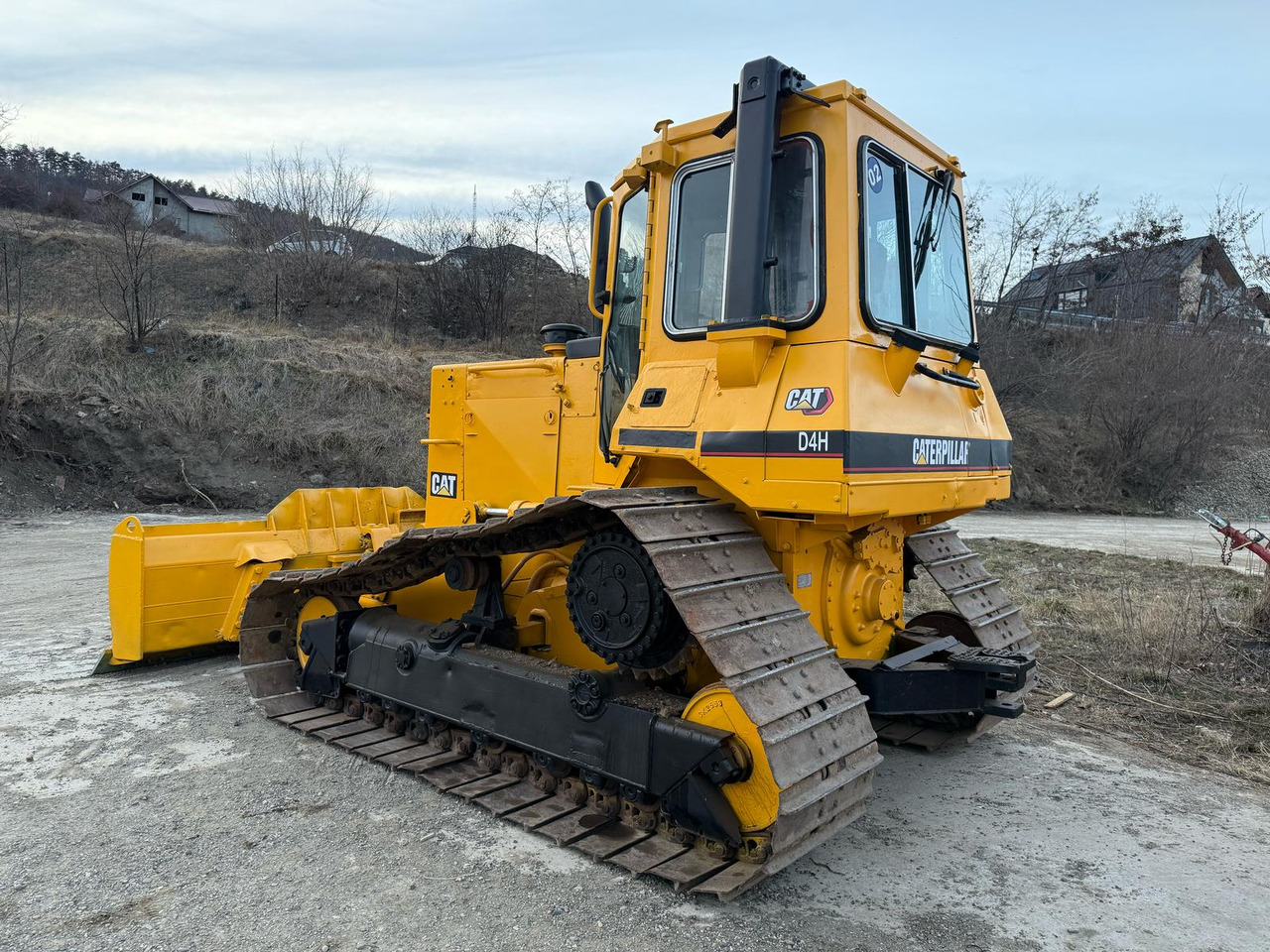 CATERPILLAR D4H BULLDOZER - Bulldozer: gambar 4 CATERPILLAR D4H BULLDOZER - Bulldozer: gambar 4
