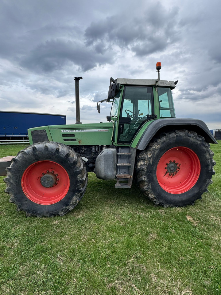 Fendt 824 Tractor - Traktor: gambar 1 Fendt 824 Tractor - Traktor: gambar 1