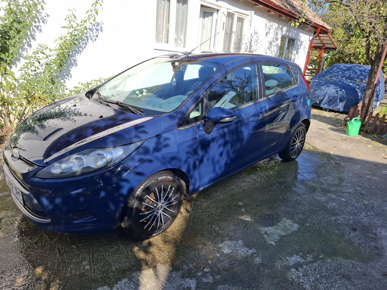 Ford Fiesta - Mobil sedan: gambar 2 Ford Fiesta - Mobil sedan: gambar 2