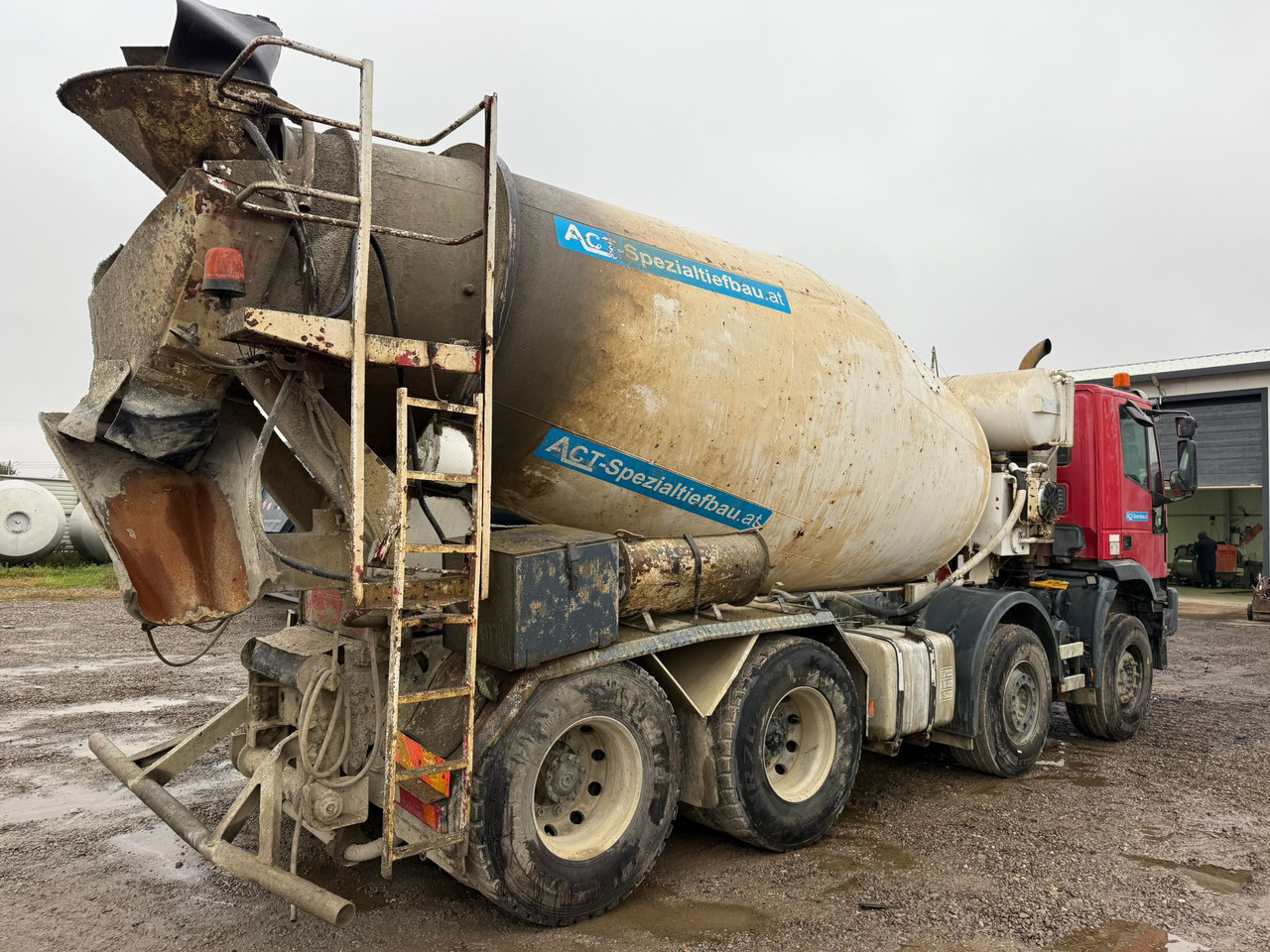 IVECO EUROTRAKKER CONCRETE MIXER - Truk pengaduk beton: gambar 3 IVECO EUROTRAKKER CONCRETE MIXER - Truk pengaduk beton: gambar 3