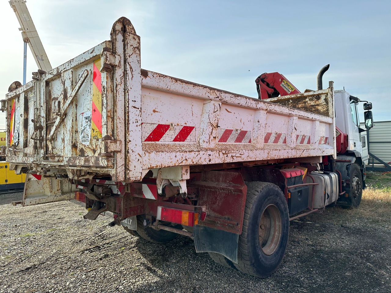 IVECO EUROTRAKKER TIPPER - Truk jungkit: gambar 5 IVECO EUROTRAKKER TIPPER - Truk jungkit: gambar 5