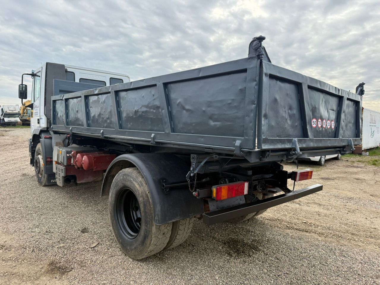 IVECO EUROTRAKKER TIPPER - Truk jungkit: gambar 4 IVECO EUROTRAKKER TIPPER - Truk jungkit: gambar 4