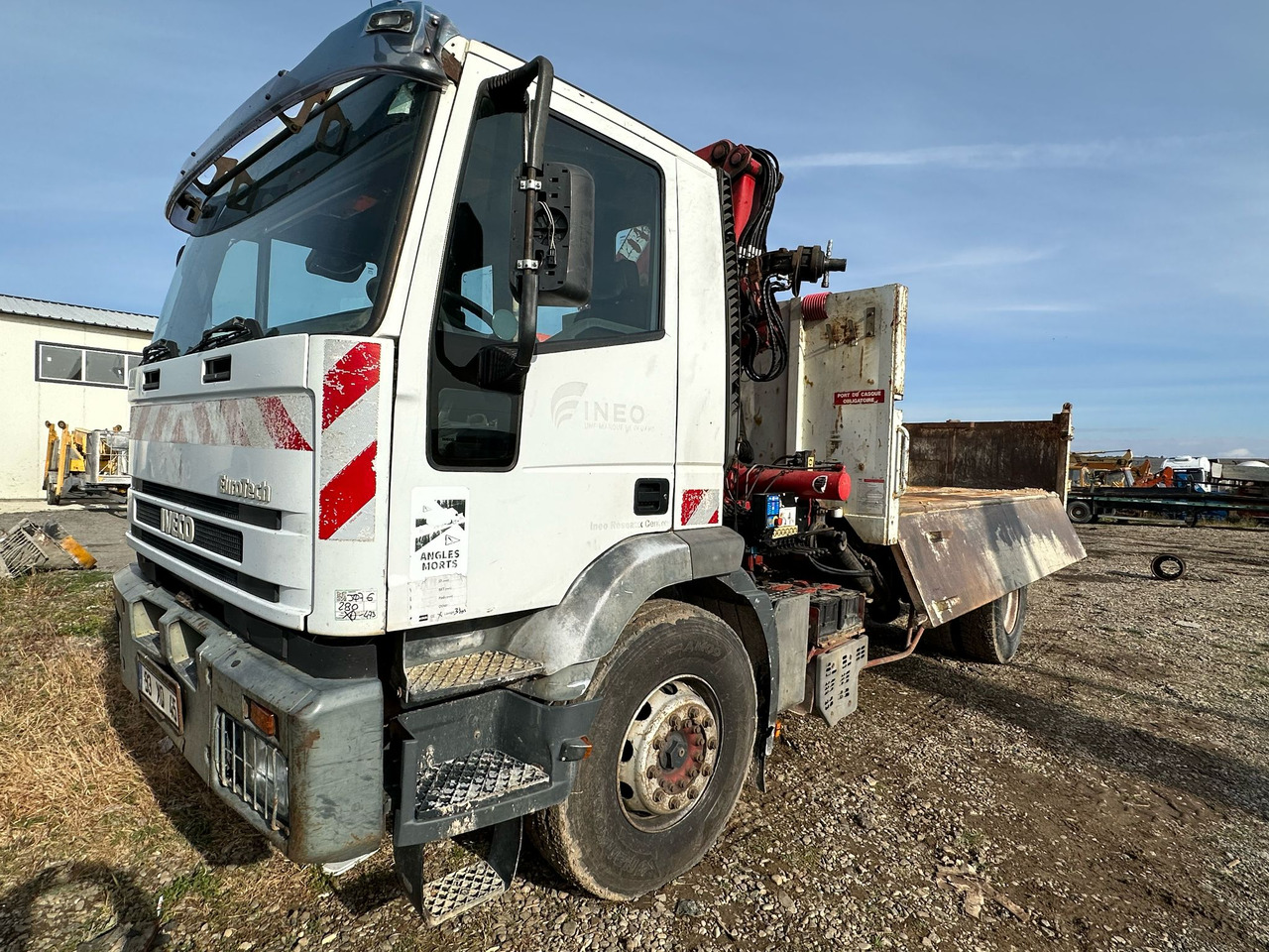IVECO EUROTRAKKER TIPPER - Truk jungkit: gambar 1 IVECO EUROTRAKKER TIPPER - Truk jungkit: gambar 1