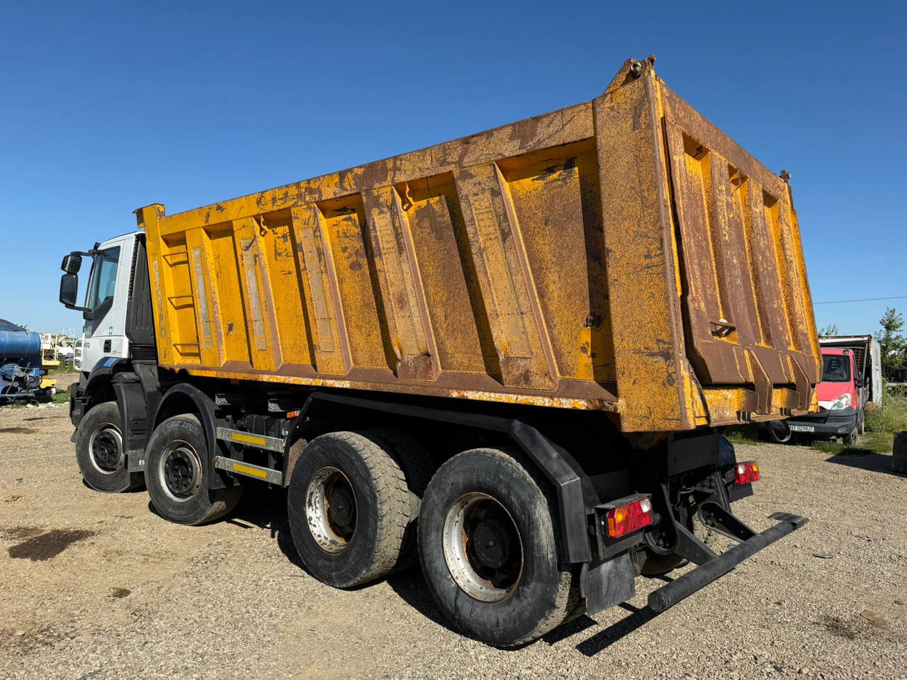 IVECO TRAKKER TIPPER - Truk jungkit: gambar 4 IVECO TRAKKER TIPPER - Truk jungkit: gambar 4