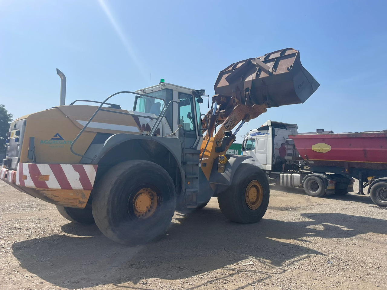 LIEBHERR 564 FRONT LOADER - Wheel loader: gambar 2 LIEBHERR 564 FRONT LOADER - Wheel loader: gambar 2