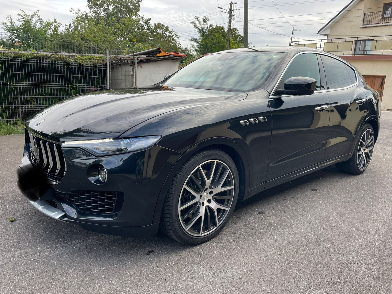 MASERATI LEVANTE 4X4 - Mobil SUV: gambar 1 MASERATI LEVANTE 4X4 - Mobil SUV: gambar 1