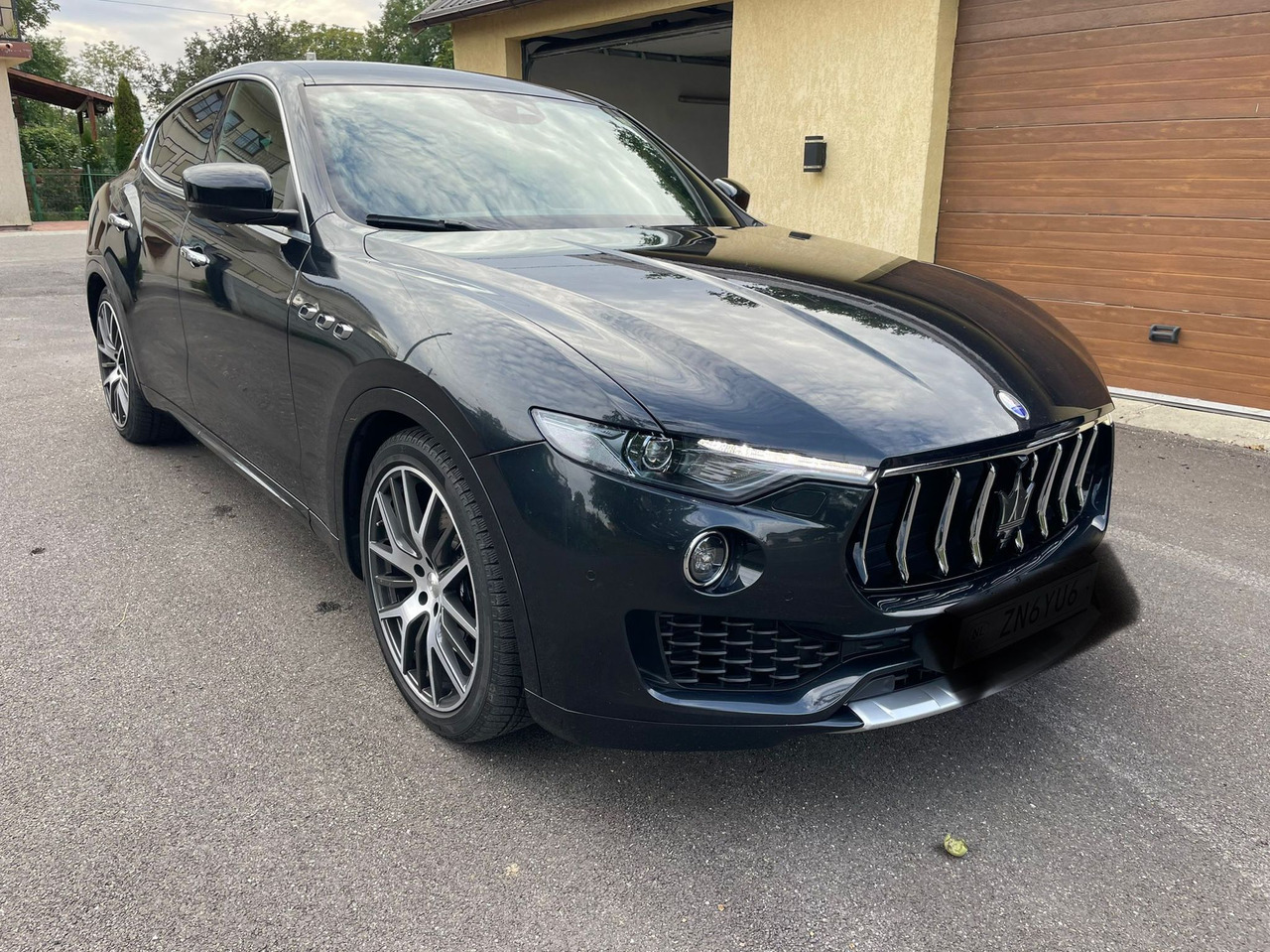 MASERATI LEVANTE 4X4 - Mobil SUV: gambar 3 MASERATI LEVANTE 4X4 - Mobil SUV: gambar 3