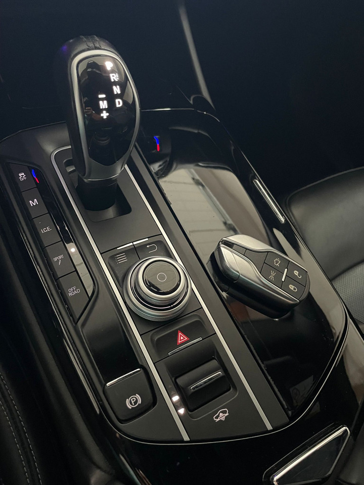 Mobil SUV MASERATI LEVANTE 4X4: gambar 12