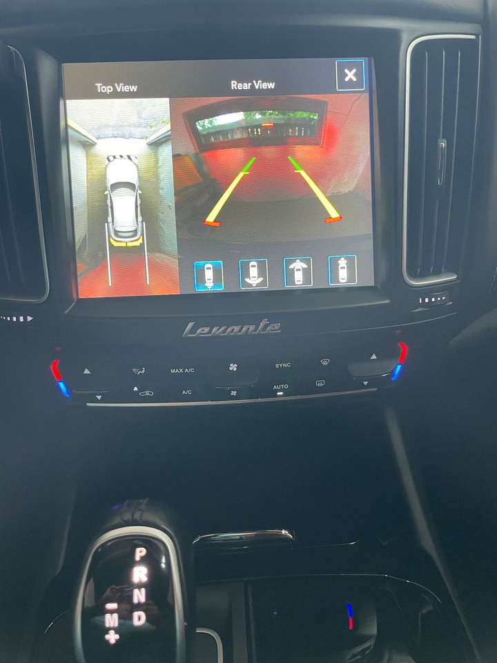Mobil SUV MASERATI LEVANTE 4X4: gambar 9