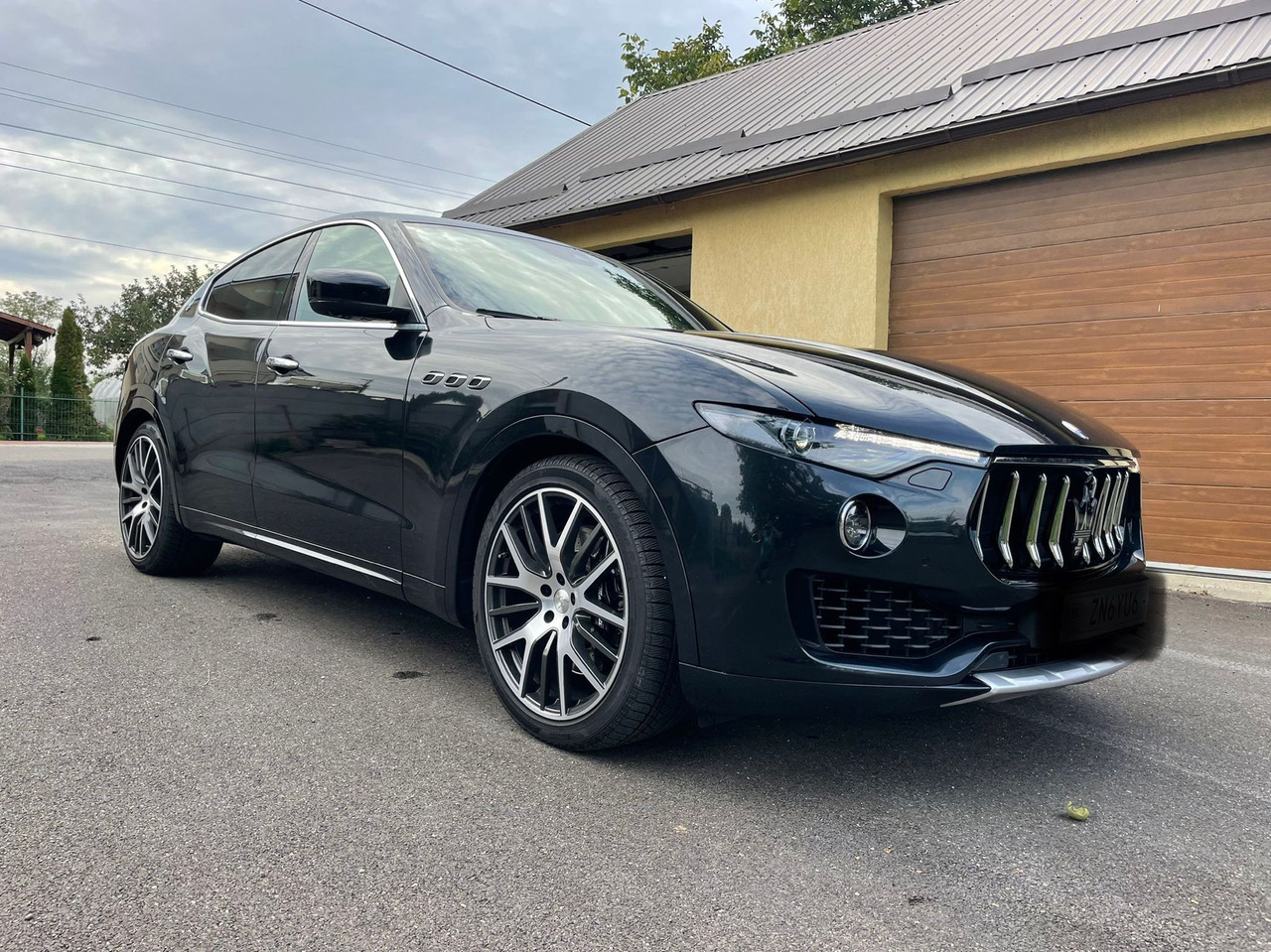 MASERATI LEVANTE 4X4 - Mobil SUV: gambar 4 MASERATI LEVANTE 4X4 - Mobil SUV: gambar 4