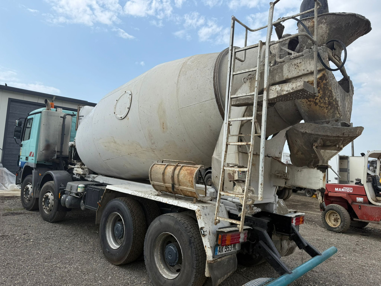 MERCEDES BENZ 3241 CONCRETE MIXER - Truk pengaduk beton: gambar 4 MERCEDES BENZ 3241 CONCRETE MIXER - Truk pengaduk beton: gambar 4