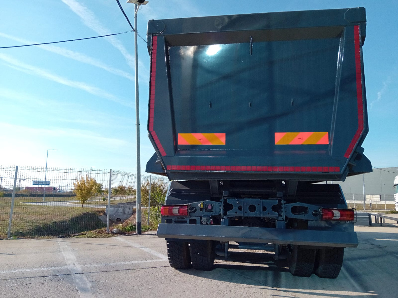 Mercedes-Benz Arocs 42.40 8×4 Basculanta/Tipper/Kipper Heavy Duty, TOP !!! - Truk jungkit: gambar 5 Mercedes-Benz Arocs 42.40 8×4 Basculanta/Tipper/Kipper Heavy Duty, TOP !!! - Truk jungkit: gambar 5