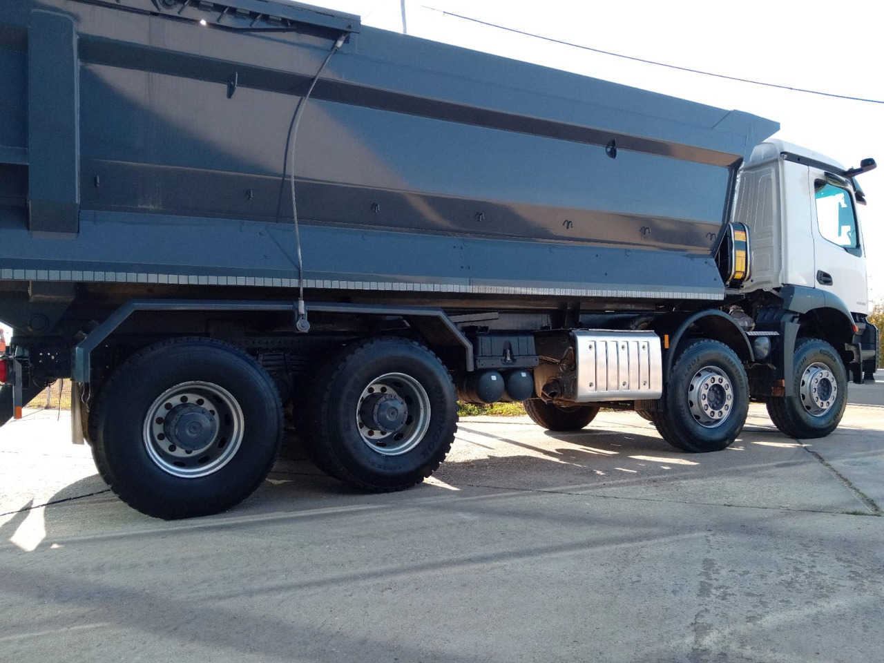 Mercedes-Benz Arocs 42.40 8×4 Basculanta/Tipper/Kipper Heavy Duty, TOP !!! - Truk jungkit: gambar 4 Mercedes-Benz Arocs 42.40 8×4 Basculanta/Tipper/Kipper Heavy Duty, TOP !!! - Truk jungkit: gambar 4