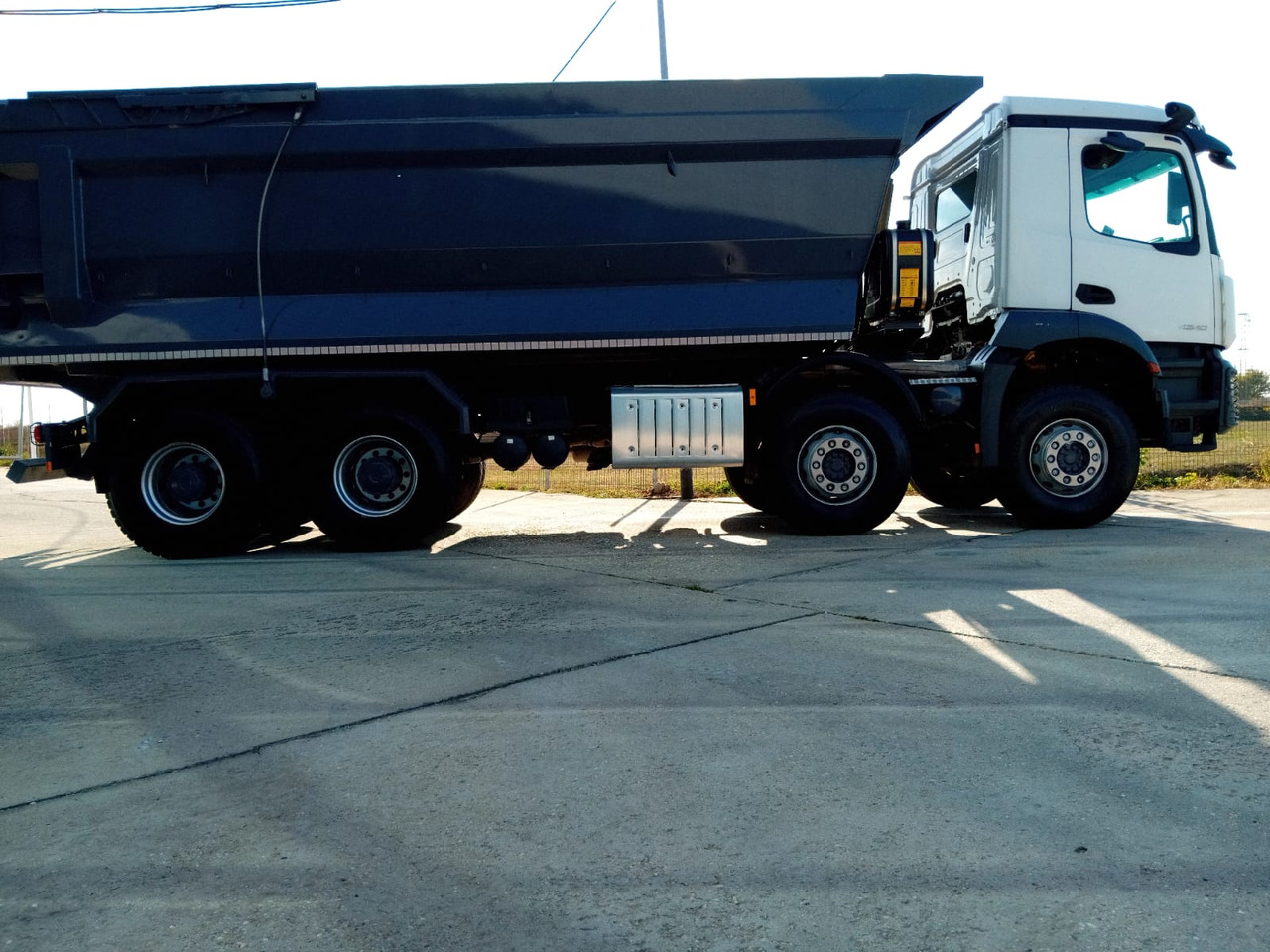 Mercedes-Benz Arocs 42.40 8×4 Basculanta/Tipper/Kipper Heavy Duty, TOP !!! - Truk jungkit: gambar 3 Mercedes-Benz Arocs 42.40 8×4 Basculanta/Tipper/Kipper Heavy Duty, TOP !!! - Truk jungkit: gambar 3