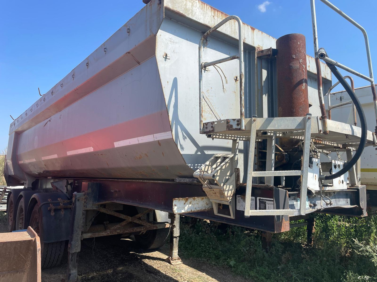 NPF-POTSDAM SKS 27 Tipper Semi-trailer - Semi-trailer jungkit: gambar 1 NPF-POTSDAM SKS 27 Tipper Semi-trailer - Semi-trailer jungkit: gambar 1