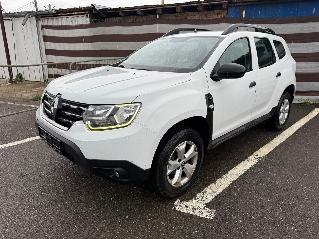 RENAULT DUSTER 4X4 - Mobil SUV: gambar 3 RENAULT DUSTER 4X4 - Mobil SUV: gambar 3
