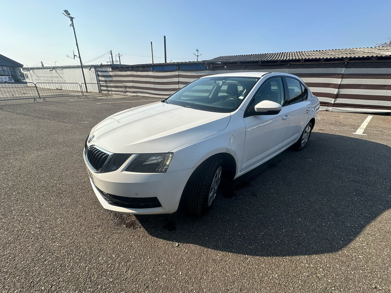 SKODA OCTAVIA - Mobil sedan: gambar 2 SKODA OCTAVIA - Mobil sedan: gambar 2