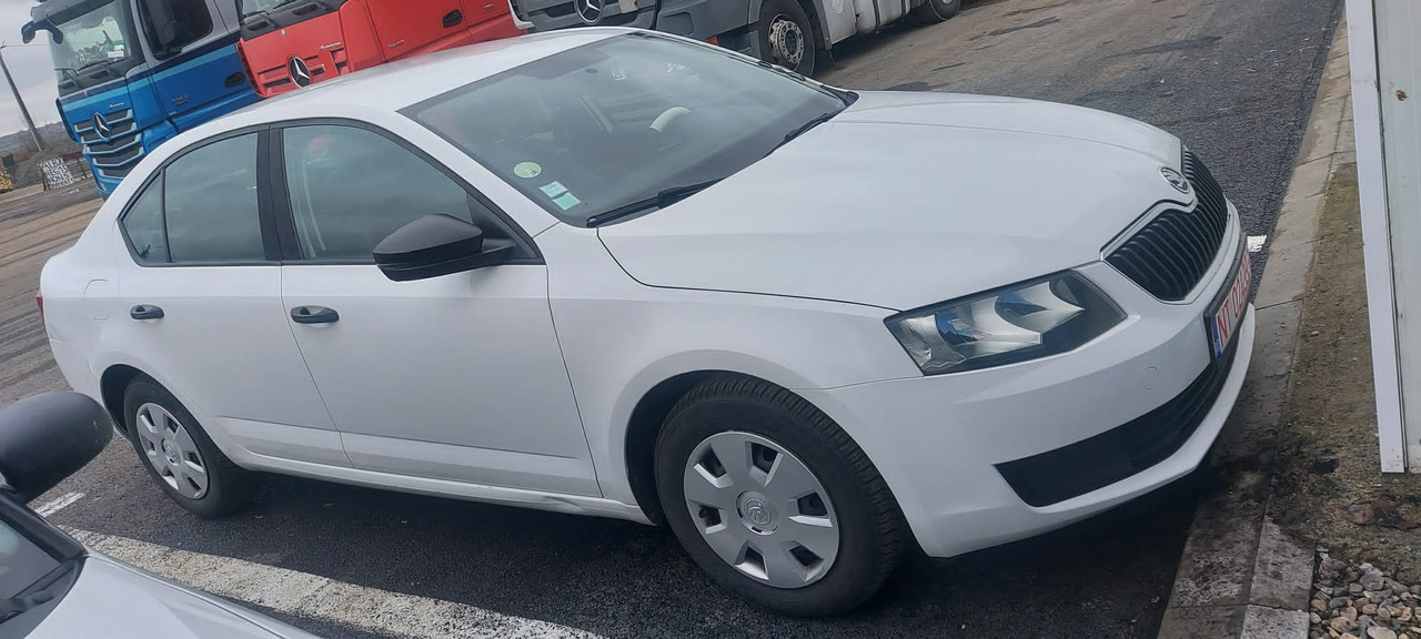 SKODA OCTAVIA - Mobil sedan: gambar 1 SKODA OCTAVIA - Mobil sedan: gambar 1