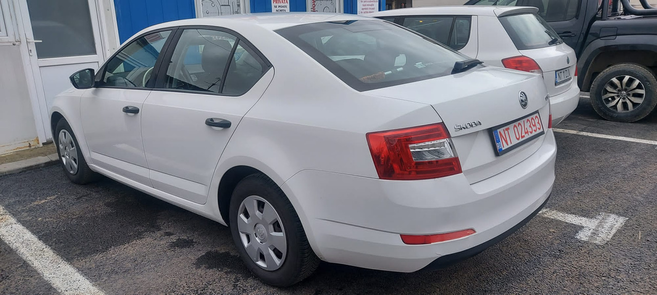 SKODA OCTAVIA - Mobil sedan: gambar 3 SKODA OCTAVIA - Mobil sedan: gambar 3